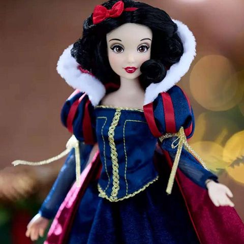 世界に50枚 シリアル付白雪姫 2025 Disney Princess Disney Princess 2025 Holiday Snow White Doll, Crushed Velvet Dress